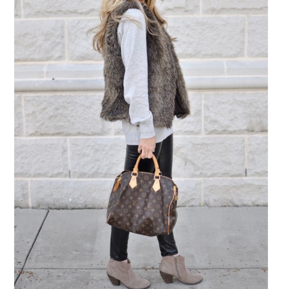 The limited Faux Fur vest ‼️‼️